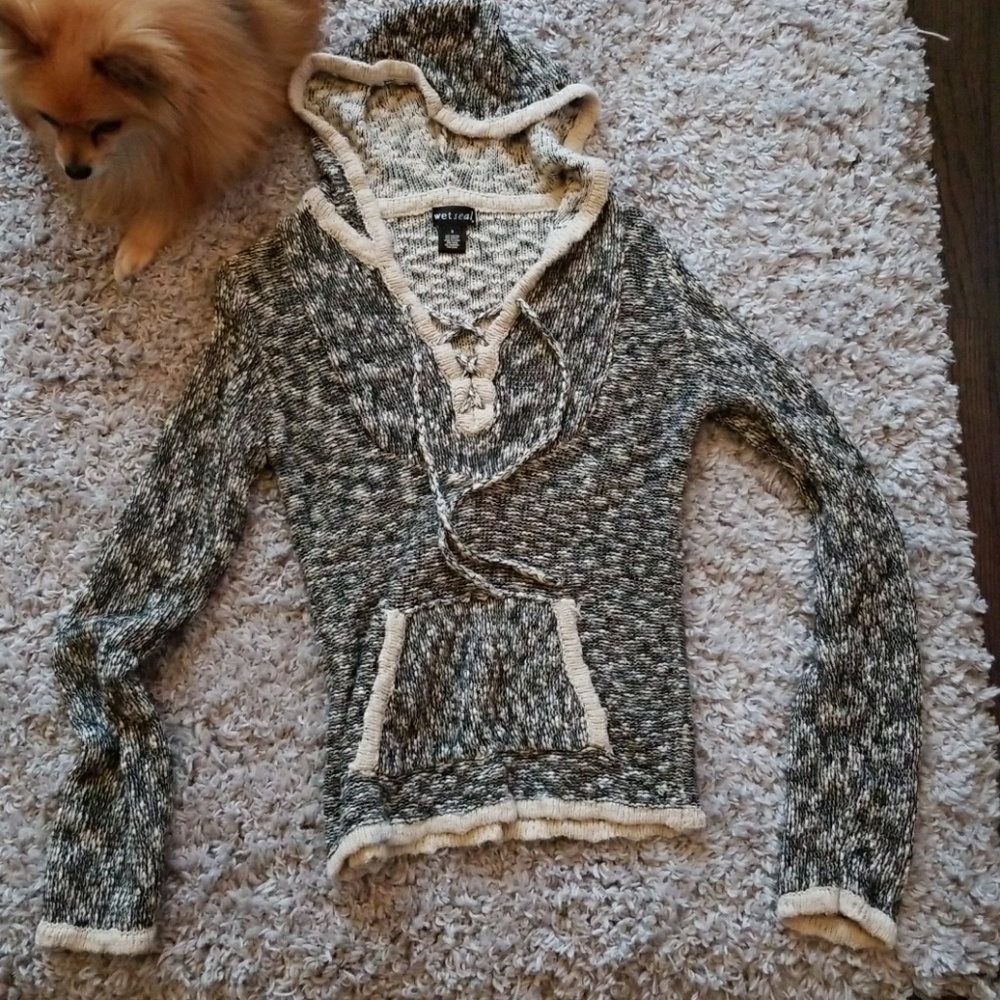 Hooded sweater